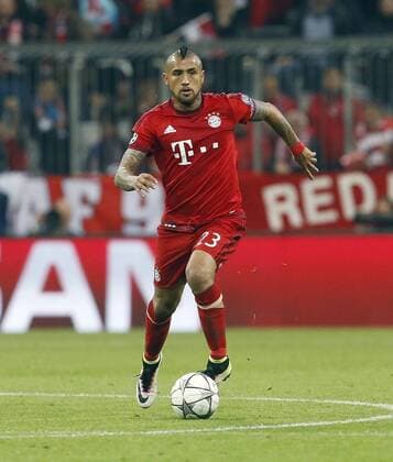 Arturo Vidal (Bayern) . Einzelaktion am Ball . FC Bayern München-Atletico Madrid . München, GER, 03.05.2016, Halbfinale Rückspiel, Fussball-Champions League 2015-2016 .