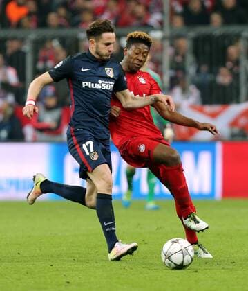 München Fußball Champions League FC Bayern München vs. Atletico Madrid, v.l. Saul Niguez (Madrid), David Alaba (Bayern)