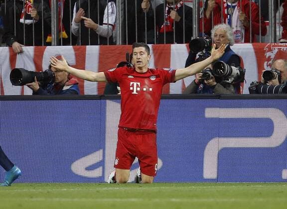 Enttäuschung Bayern, Robert Lewandowski (Bayern) . FC Bayern München-Atletico Madrid . München, GER, 03.05.2016, Halbfinale Rückspiel, Fussball-Champions League 2015-2016 .