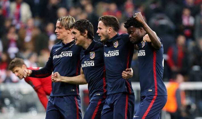 München Fußball Champions League FC Bayern München vs. Atletico Madrid, v.l. Fernando Torres, Stefan Savic, Saul Niguez uns Thomas Partey (Madrid) feiern den Einzug ins Finale