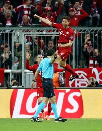 Xabi Alonso 1:0, Franck Ribery Freude Emotion jubelnd Jubel nach 1:0 Fußball Fussball Halbfinale UEFA Championsleague Herren Saison 2015 2016 03.05.2016 FC Bayern München vs. Atletico Madrid