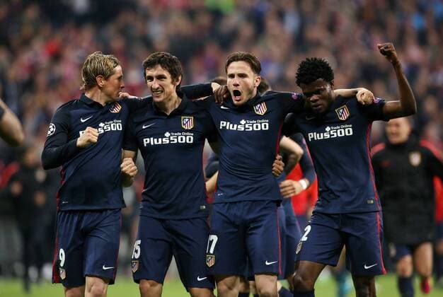 Fernando Torres, Stefan Savic, Saul Niguez, Thomas Partey Freude Emotion jubelnd Jubel nach Spielende Fußball Fussball Halbfinale UEFA Championsleague Herren Saison 2015 2016 03.05.2016 FC Bayern München vs. Atletico Madrid