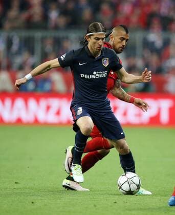Arturo Vidal, Filipe Luis Aktion Spielszene Zweikampf Fußball Fussball Halbfinale UEFA Championsleague Herren Saison 2015 2016 03.05.2016 FC Bayern München vs. Atletico Madrid