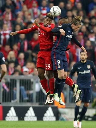Kingsley Coman, Fernando Torres Aktion Spielszene Zweikampf Fußball Fussball Halbfinale UEFA Championsleague Herren Saison 2015 2016 03.05.2016 FC Bayern München vs. Atletico Madrid