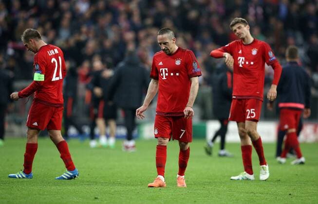 Philipp Lahm, Franck Ribery, Thomas Müller enttäuscht nach Spielende Enttäuschung Fußball Fussball Halbfinale UEFA Championsleague Herren Saison 2015 2016 03.05.2016 FC Bayern München vs. Atletico Madrid