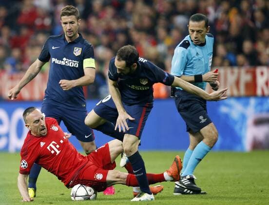 RIBERY Franck Team FC Bayern Muenchen mit JUANFRAN UEFA Champions League Saison 2015-2016 Halbfinal Rueckspiel FC Bayern Muenchen-Atletico de Madrid 2 : 1 am 03.Mai 2016 in Muenchen 