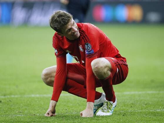 MUELLER Thomas Team FC Bayern Muenchen nach dem Abpfiff UEFA Champions League Saison 2015-2016 Halbfinal Rueckspiel FC Bayern Muenchen-Atletico de Madrid 2 : 1 am 03.Mai 2016 in Muenchen 
