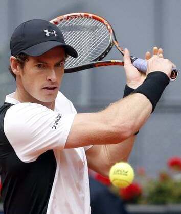British tennis player Andy Murray returns the ball to French Gilles Simon during their Mutua Madrid Open tennis tournament round of 16 match at the Caja Magica Tennis Center in Madrid, Spain, 05 May 2016. The Mutua Madrid Open runs from 29 April until 08 May 2016. ANDY MURRAY VS GILLES SIMON !ACHTUNG: NUR REDAKTIONELLE NUTZUNG!  GRA256 20160505-635980529650197483