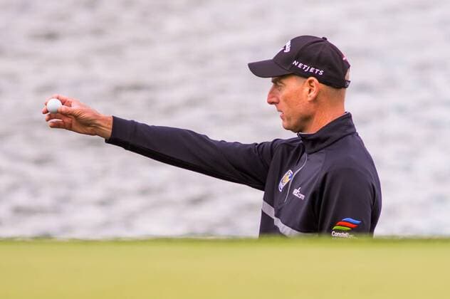 Golfer Jim Furyk takes a drop next to the water on the 14th hole during the PGA Golf Herren Wells Fargo Championship on Thursday, May 5, 2016 at Quail Hallow Country Club in Charlotte, NC. David Grooms CSM PGA 2016: Wells Fargo Championship MAR 5 - ZUMAc04_