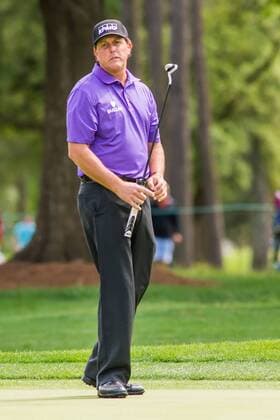 Golfer Phil Mickelson reacts as his long putt on the ninth green just misses the hold during the PGA Golf Herren Wells Fargo Championship on Thursday, May 5, 2016 at Quail Hallow Country Club in Charlotte, NC. David Grooms CSM PGA 2016: Wells Fargo Championship MAR 5 - ZUMAc04_