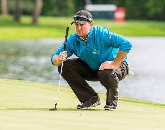 Golfer Steve Wheatcroft reads the break on the 14th green during the PGA Golf Herren Wells Fargo Championship on Thursday, May 5, 2016 at Quail Hallow Country Club in Charlotte, NC. David Grooms CSM PGA 2016: Wells Fargo Championship MAR 5 - ZUMAc04_