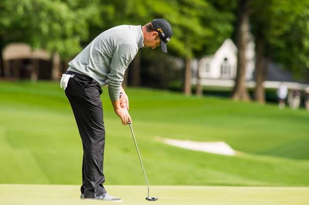 Golfer Justin Rose makes a birdie putt on the 14th green during the PGA Golf Herren Wells Fargo Championship on Thursday, May 5, 2016 at Quail Hallow Country Club in Charlotte, NC. David Grooms CSM PGA 2016: Wells Fargo Championship MAR 5 - ZUMAc04_