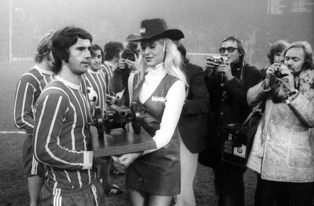 Gerd Müller (FC Bayern München) wird vom Kicker Sportmagazin als Torschützenkönig der Saison 1971 1972 ausgezeichnet