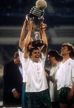 SV Werder Bremen, Europapokalsieger der Pokalsieger 1991 1992, Wynton Rufer und Manfred Bockenfeld mit dem Pokal