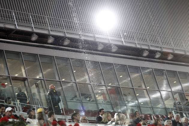 A cascade of water seeps through the roof of the Principal Court on the Caja Magica (Magic Box) during Madrid Open Tennis 2016 match.May, 6, 2016.  (20160506148)
