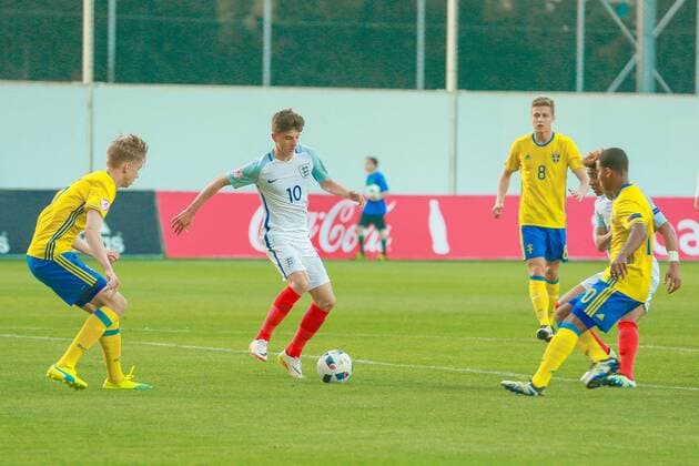 Azerbaijan: UEFA U17 U 17 - England - Sweden Mason Mount of England controls the ball during the UEFA European Under-17 Championship Azerbaijan 2016, Group C match between England v Sweden at the Karabakh Stadium.  AzizxKarimov