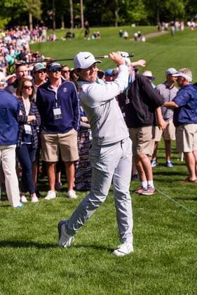 Golfer Rory McIlroy hits 2nd shot on the 15th hole from the right hand rough during the Wells Fargo Championship on Friday, May 6, 2016 at Quail Hallow Country Club in Charlotte, NC. David Grooms CSM PGA Golf Herren 2016: Wells Fargo Championship MAR 6 - ZUMAc04_