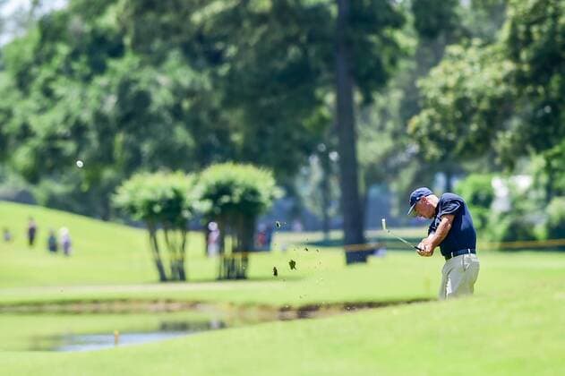 May 06, 2016: Corey Pavin hits his approach shoton 2 during round 1 of the 2016 Champions Tour Insperity Invitational, The Woodlands Country Club, The Woodlands, Texas. (Photo by Ken Murray Icon Sportswire) GOLF: MAY 06 Champions Tour - Insperity Invitational - First Round Icon201605062016062 EDITORIAL USE ONLY
