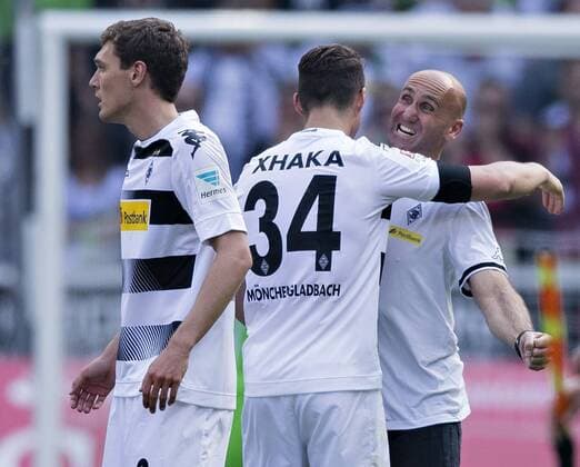 Mönchengladbach, 07.05.2016, Borussia Park Schlussjubel: Trainer Andre Schubert (BMG), Granit Xhaka (BMG) VfL Borussia Mönchengladbach - Bayer Leverkusen mm