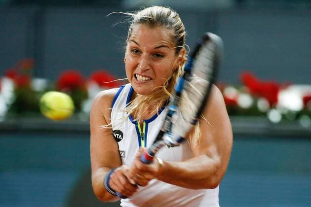 Slovak tennis player Dominika Cibulkova in action against Rumanian Simona Halep during their Mutua Madrid Open female final match played at Caja Magica tennis complex in Madrid, Spain, on 07 May 2016. EFE JuanJo Martin Dominika Cibulkova vs Simona Halep !ACHTUNG: NUR REDAKTIONELLE NUTZUNG!  20160507-635982452994952143