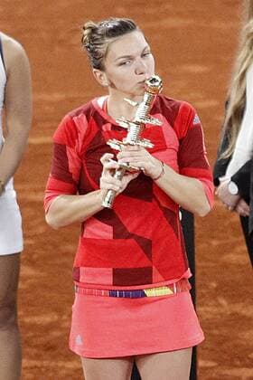 Simona Halep, Roumania, celebrates the victory in the Madrid Open Tennis 2016 Final match.May, 7, 2016.  (20160507261)