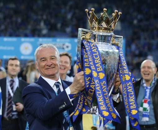 Bilder des Tages SPORT Leicester s Claudio Ranieri celebrates with the trophy during the Barclays Premier League match at the King Power Stadium. Photo credit should read: David Klein Sportimage EDITORIAL USE ONLY. No use with unauthorised audio, video, data, fixture lists, club league logos or live services. Online in-match use limited to 120 images, no video emulation. No use in betting, games or single club league player publications.