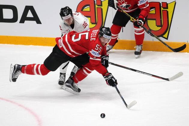 ST. PETERSBURG, RUSSIA. MAY 8, 2016. Canada s Mark Scheifele (front) and Hungary s Csanad Erdely fight for the puck in their 2016 IIHF World Championship WM Weltmeisterschaft Preliminary Round Group B Ice hockey Eishockey match at the Yubileyny Sports Palace. Sergei Savostyanov TASS  TS021FC7