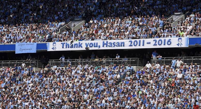 08.05.2016, Fussball 2.Bundesliga 2015 2016, 33.Spieltag, TSV 1860 München - SC Paderborn 07, in der Allianz-Arena München. Thank you, Hasan 2001 - 2016 Ein Dankes-Plakat an Aufsichtsratsvorsitzender und Sponsor Hasan Ismaik (TSV 1860 München). 