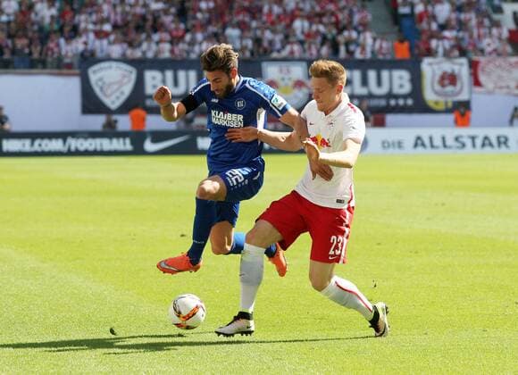 RB Leipzig - Karlsruhe Fußball 2.Bundesliga Leipzig, 08.05.2016, Red Bull Arena, Fussball, 2. Bundesliga, 33.Spieltag. , RB Leipzig vs. Karlsruher SC , Im Bild: Enrico Valentini (l., KSC) und Marcel Halstenberg (RB Leipzig). ,