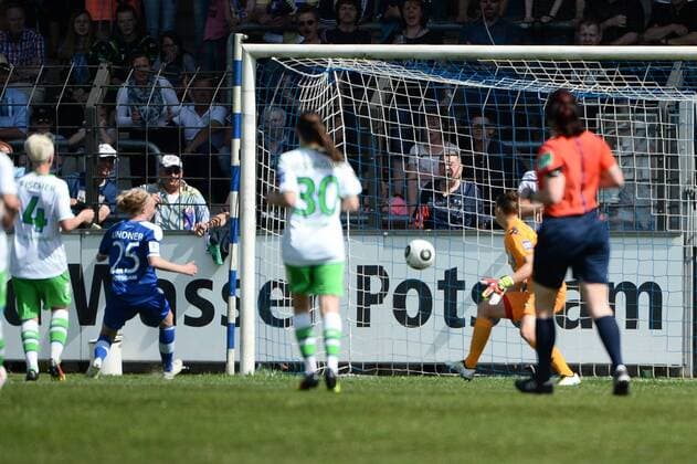 Fussball, Frauen, 1. Bundesliga, Saison 2015 2016 (21. Spieltag), 1. FFC Turbine Potsdam - VfL Wolfsburg, Laura Lindner (Nr. 25, 1. FFC Turbine Potsdam) erzielt das Tor zum 3:0, 08.05.16,