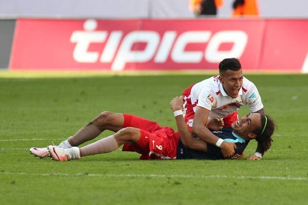 08.05.2016, xkvx, Fussball 2.Bundesliga, RB Leipzig - Karlsruher SC, emspor, v.l. Davie Selke (RB Leipzig), Yussuf Poulsen (RB Leipzig) feiern den Auftsieg jubeln nach de Spielende freuen sich steigen auf Leipzig