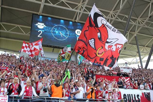 08.05.2016, xkvx, Fussball 2.Bundesliga, RB Leipzig - Karlsruher SC, emspor, v.l. Fans des RB Leipzig feiern den Auftsieg jubeln nach de Spielende freuen sich steigen auf Leipzig