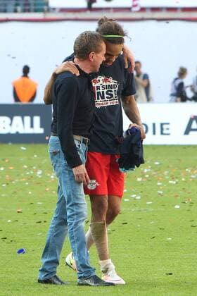 08.05.2016, xkvx, Fussball 2.Bundesliga, RB Leipzig - Karlsruher SC, emspor, v.l. Sportdirektor Trainer Ralf Rangnick (RB Leipzig), Yussuf Poulsen (RB Leipzig) feiern den Auftsieg jubeln nach de Spielende freuen sich steigen auf Leipzig