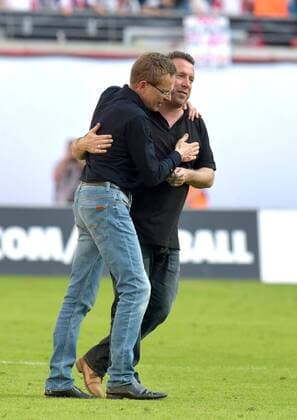 RB Trainer Ralf Rangnick und KSC Trainer Markus Kauczinski - Jubel bei den Leipzigern. Mit dem Sieg machen sie ihren Aufstieg in die 1. Liga perfekt. RasenBallsport Leipzig (RB) vs Karlsruher SC (KSC), Fussball, 2.Liga, 08.05.2016 , Leipzig Copyright: Modla Eibner-Pressefoto ep_cma
