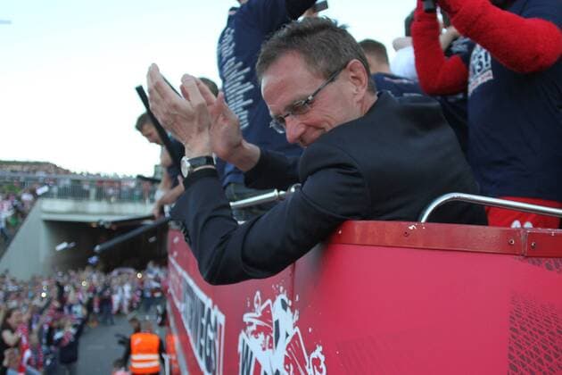 08.05.2016, xkvx, Fussball 2.Bundesliga, RB Leipzig - Karlsruher SC, emspor, v.l. Spieler von RB Leipzig feiern den Auftsieg jubeln nach de Spielende freuen sich steigen auf feiern mit den Fans Sportdirektor Trainer Ralf Rangnick (RB Leipzig) Leipzig