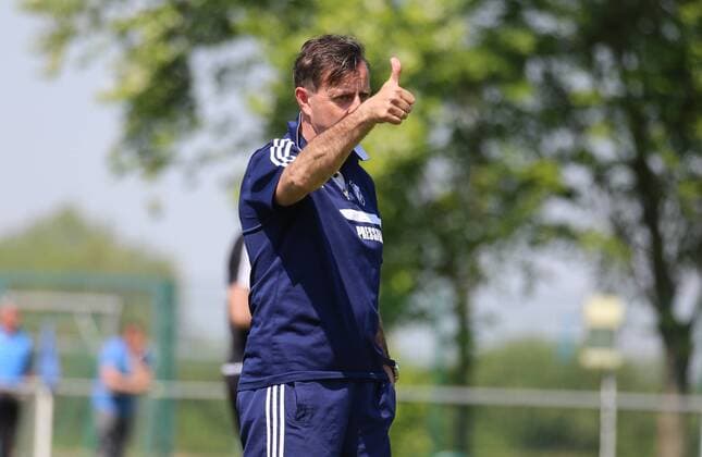 08.05.2016 xcex Deutschland, Willstätt, Fussball, Frauenfussball Allianz Frauen-Bundesliga Saison 2015 2016 SC Sand gegen 1. FFC Frankfurt Trainer Alex Fischinger (Sand) an der Seitenlinie