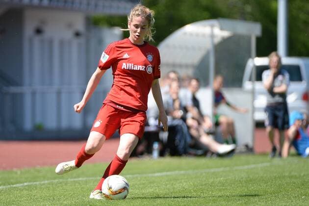 v.li.: Kristina Schuster (FC Bayern München II, 3) Freisteller, Einzelbild, Aktion, Action , Fussball, 2. Frauen-Bundesliga Süd, FC Bayern München II - TSV Schott Mainz, xslx