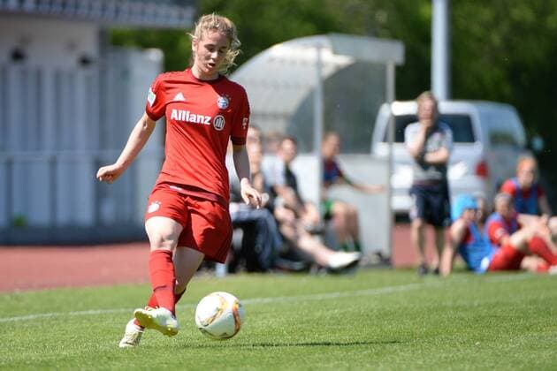 v.li.: Kristina Schuster (FC Bayern München II, 3) Freisteller, Einzelbild, Aktion, Action , Fussball, 2. Frauen-Bundesliga Süd, FC Bayern München II - TSV Schott Mainz, xslx