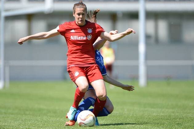 v.li.: Vanessa Bürki (Buerki, FC Bayern München II, 36) wird gefoult, Fussball, 2. Frauen-Bundesliga Süd, FC Bayern München II - TSV Schott Mainz, xslx