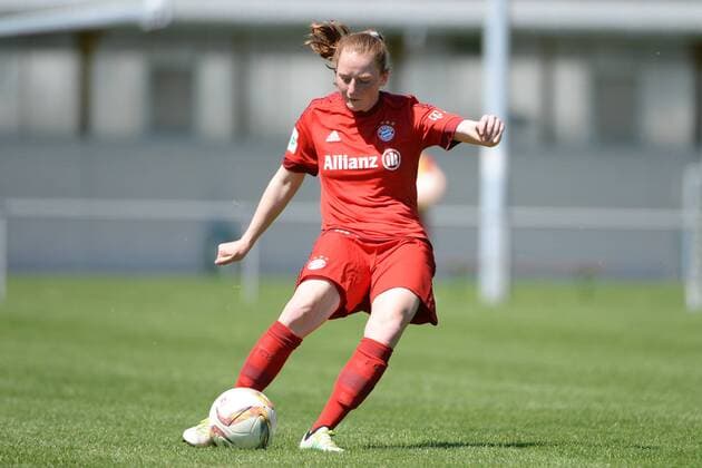 v.li.: Jenny Gaugigl (FC Bayern München II, 22) Freisteller, Einzelbild, Aktion, Action , Fussball, 2. Frauen-Bundesliga Süd, FC Bayern München II - TSV Schott Mainz, xslx
