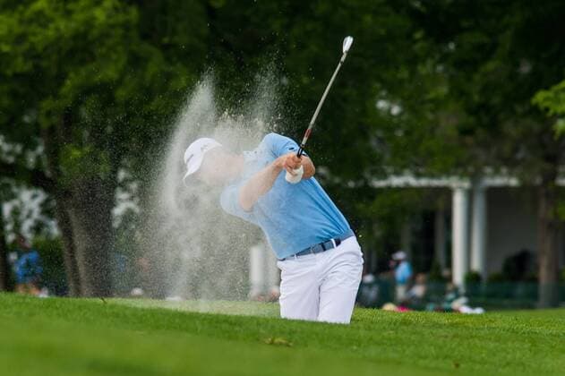Justin Rose plays his second shot from the fairway bunker on the 16th hole during the Wells Fargo Championship on Sunday, May 8, 2016 at Quail Hallow Country Club in Charlotte, NC. David Grooms CSM PGA Golf Herren 2016: Wells Fargo Championship MAR 8 - ZUMAc04_