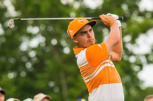 Rickie Fowler watches his tee shot on the par 3 17th hole during the Wells Fargo Championship on Sunday, May 8, 2016 at Quail Hallow Country Club in Charlotte, NC. David Grooms CSM PGA Golf Herren 2016: Wells Fargo Championship MAR 8 - ZUMAc04_