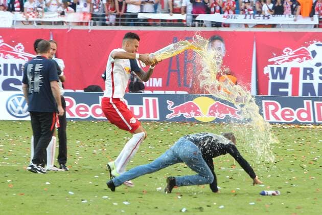 08.05.2016, xkvx, Fussball 2.Bundesliga, RB Leipzig - Karlsruher SC, emspor, v.l. Bierdusche von Davie Selke (RB Leipzig) fuer Sportdirektor Trainer Ralf Rangnick (RB Leipzig) Leipzig