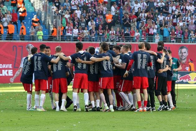 08.05.2016, xkvx, Fussball 2.Bundesliga, RB Leipzig - Karlsruher SC, emspor, v.l. Spieler von RB Leipzig feiern den Auftsieg jubeln nach de Spielende freuen sich steigen auf Leipzig