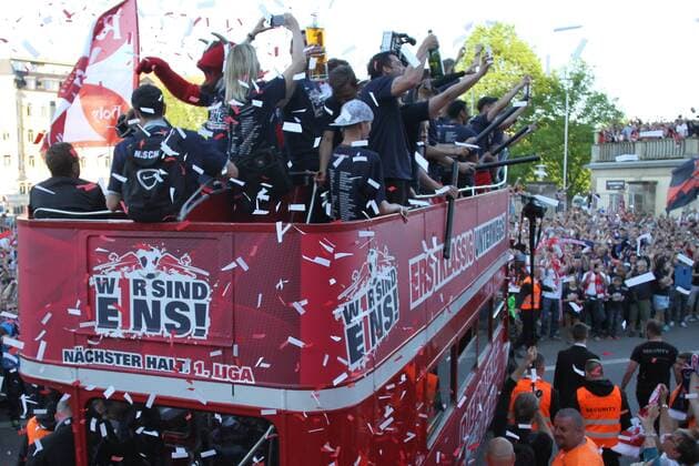 08.05.2016, xkvx, Fussball 2.Bundesliga, RB Leipzig - Karlsruher SC, emspor, v.l. Spieler von RB Leipzig feiern den Auftsieg jubeln nach de Spielende freuen sich steigen auf feiern mit den Fans Leipzig