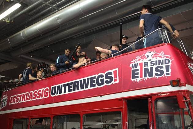 08.05.2016, xkvx, Fussball 2.Bundesliga, RB Leipzig - Karlsruher SC, emspor, v.l. Spieler von RB Leipzig feiern den Auftsieg jubeln nach de Spielende freuen sich steigen auf Leipzig