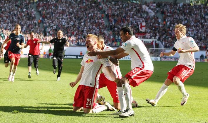 RB Leipzig - Karlsruhe Fußball 2.Bundesliga Leipzig, 08.05.2016, Red Bull Arena, Fussball, 2. Bundesliga, 33.Spieltag. , RB Leipzig vs. Karlsruher SC 2:0 (0:0) , Im Bild: Torjubel nach dem Treffer zum 2:0. V.l.: Torschütze Marcel Halstenberg, Davie Selke, Marvin Compper und Emil Forsberg (alle RB Leipzig). ,
