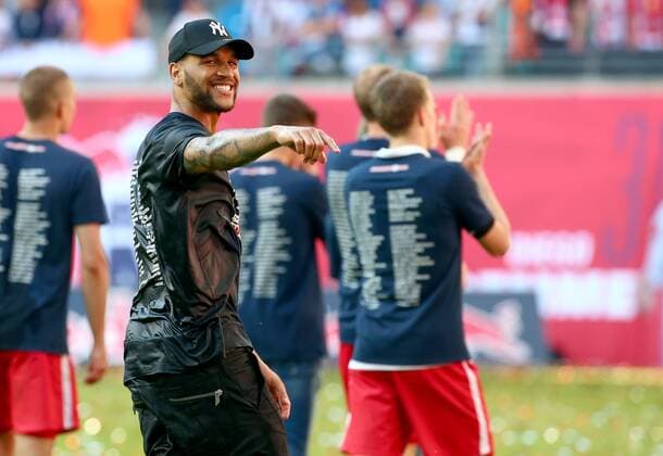 Leipzig, 08.05.2016, Red Bull Arena, Fussball, 2. Bundesliga, 33.Spieltag. , RB Leipzig vs. Karlsruher SC 2:0 (0:0). , Im Bild: Terrence Boyd jubelt, RB Leipzig. , RB Leipzig jubelt nach dem Sieg und steht als Aufsteiger in die 1. Bundesliga fest! ,