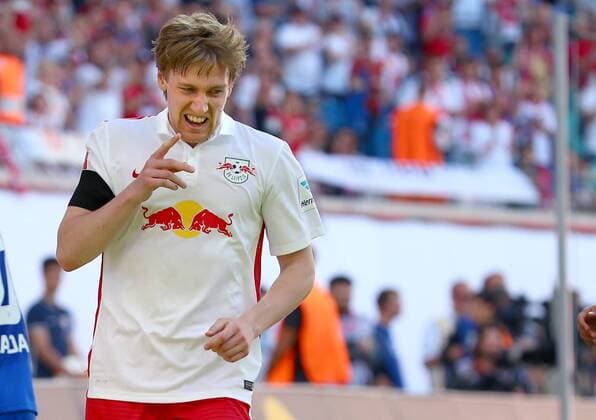 Leipzig, 08.05.2016, Red Bull Arena, Fussball, 2. Bundesliga, 33.Spieltag. , RB Leipzig vs. Karlsruher SC 2:0 (0:0). , Im Bild: Emil Forsberg, RB Leipzig. , RB Leipzig jubelt nach dem Sieg und steht als Aufsteiger in die 1. Bundesliga fest! ,