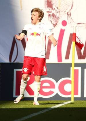 Leipzig, 08.05.2016, Red Bull Arena, Fussball, 2. Bundesliga, 33.Spieltag. , RB Leipzig vs. Karlsruher SC 2:0 (0:0). , Im Bild: Emil Forsberg, RB Leipzig. , RB Leipzig jubelt nach dem Sieg und steht als Aufsteiger in die 1. Bundesliga fest! ,